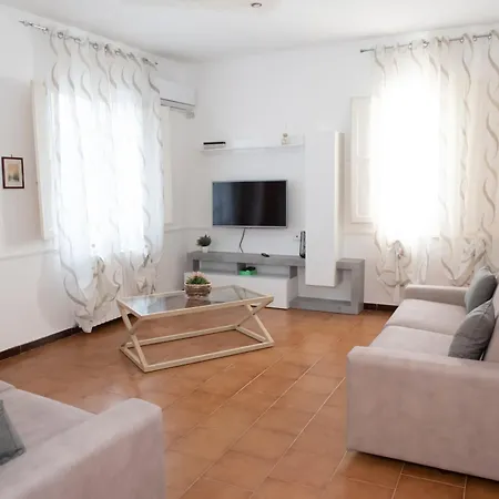 בית נופש Tonia's Mansion *